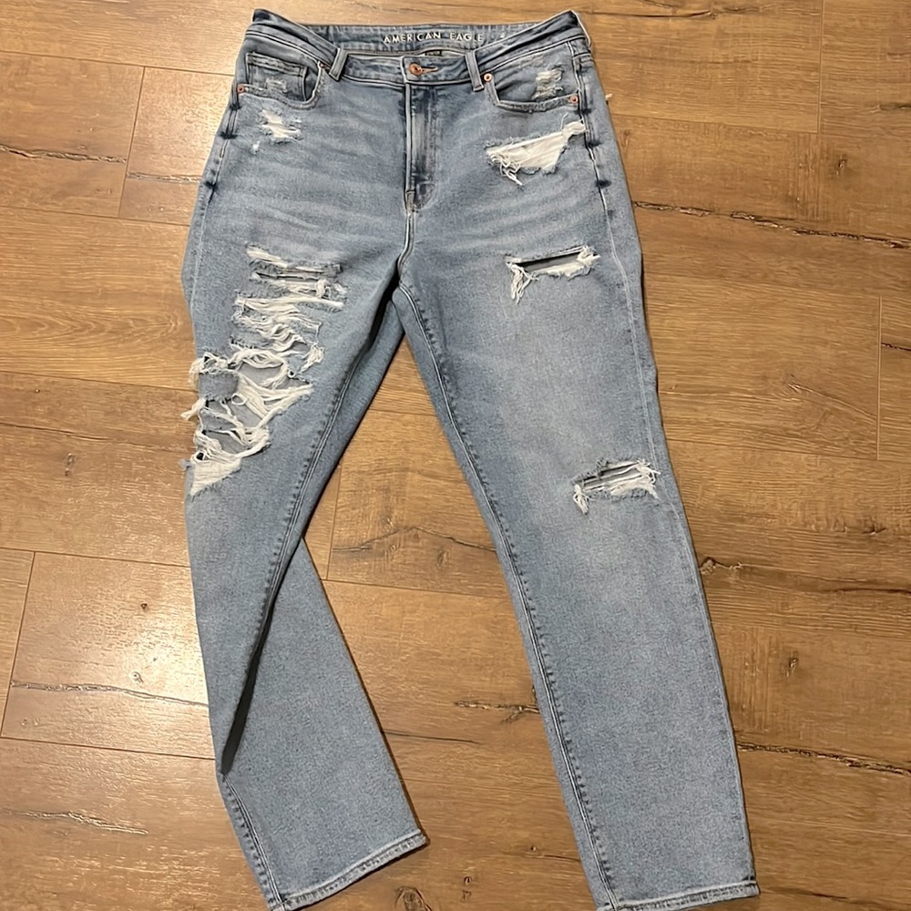 New without tags- excellent AE- med indigo stretch mom jeans